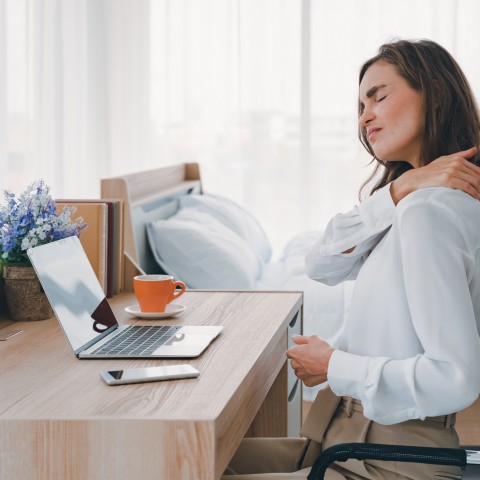 Prévenir et soulager les douleurs liées au travail de bureau